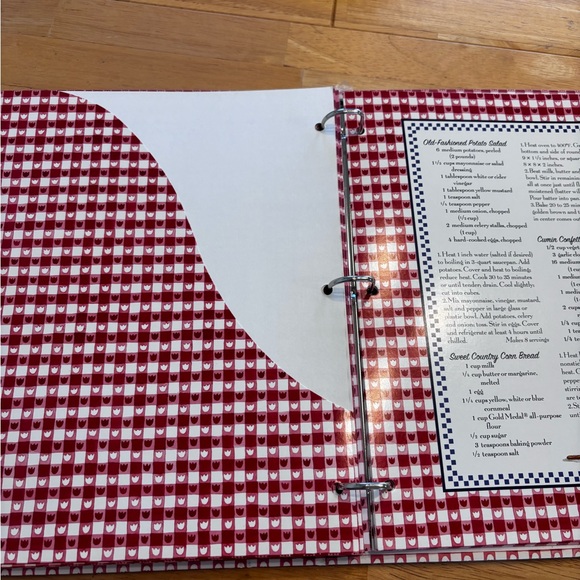 Betty Crocker Recipe Keeper From The Heart 3 Ring Binder Red Gingham Never used - Picture 7 of 9